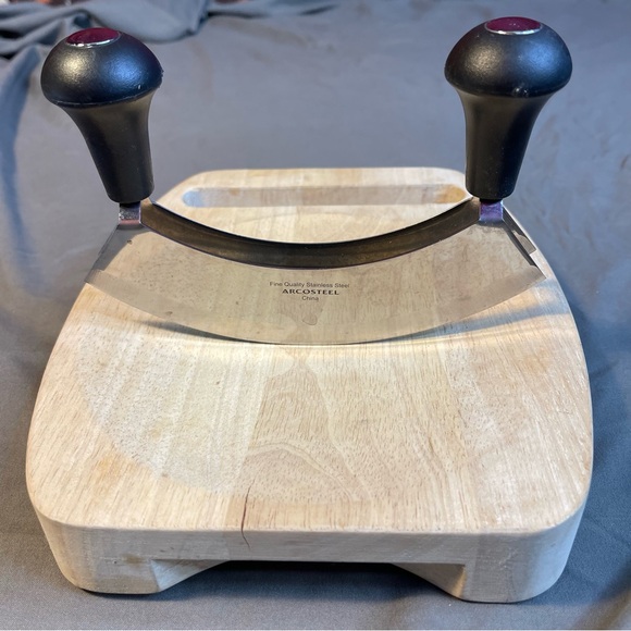 Arcosteel Stainless Steel Mezzaluna Double Blade Roller Knife W/Cutting Board - Picture 3 of 7